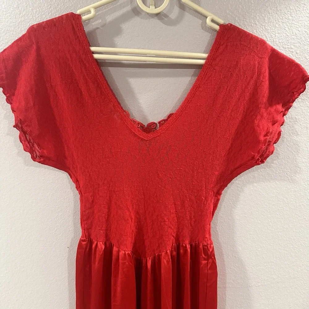 Vintage Cinema Etoile Red Lace and Satin Maxi Slip Nightgown‎ Size Small